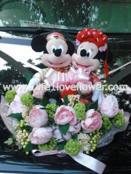 公仔由客人提供
絲花花車佈置, 包括4門, 安裝費用另計